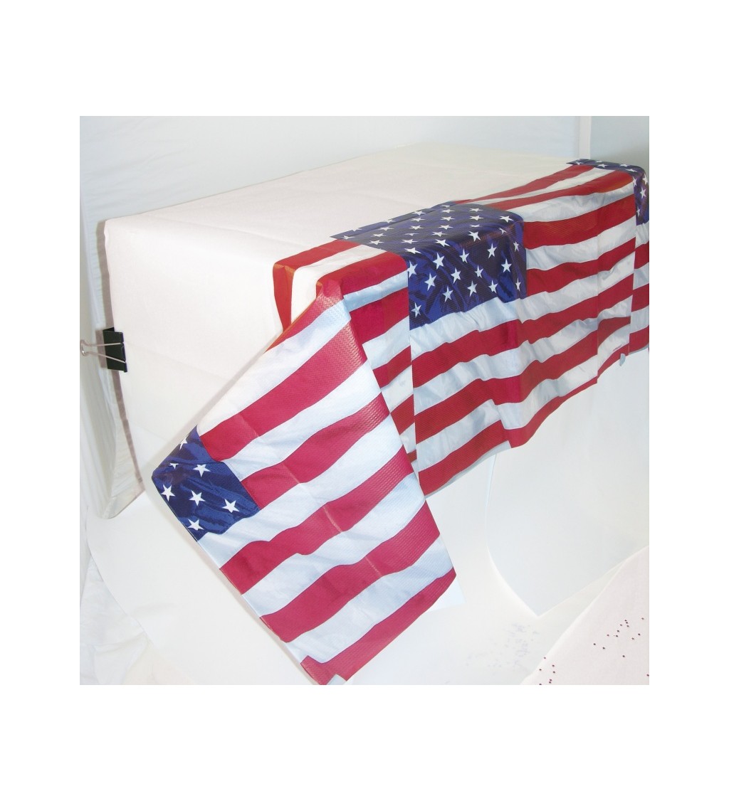 Ubrus s americkou vlajkou