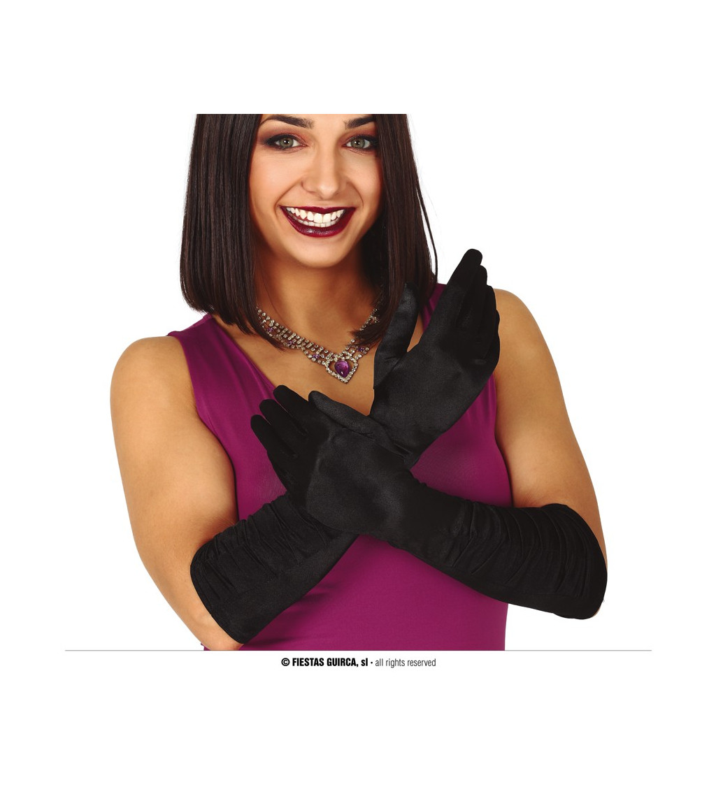 Černá zmačkaná rukavice