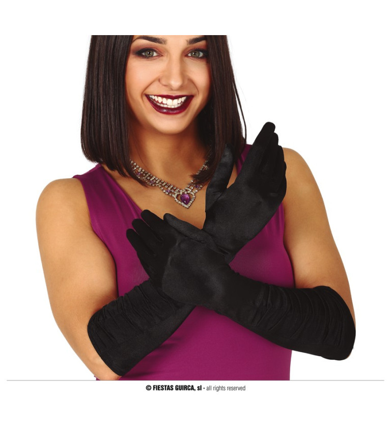 Černá zmačkaná rukavice